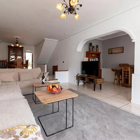 Lovely 6 Bedroom Communal Heated Pool Villa Playa de las Américas