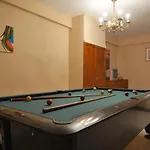 Lovely 6 Bedroom Communal Heated Pool *