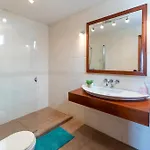 Willa Lovely 6 Bedroom Communal Heated Pool