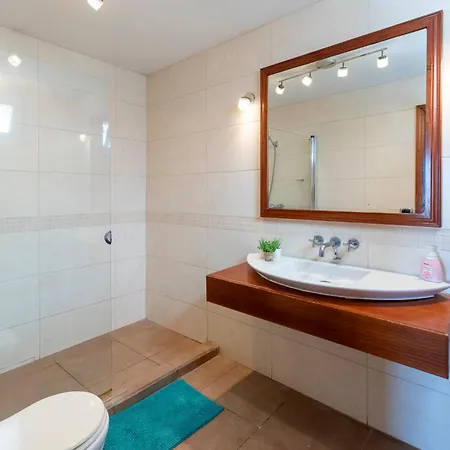 فيلة Lovely 6 Bedroom Communal Heated Pool