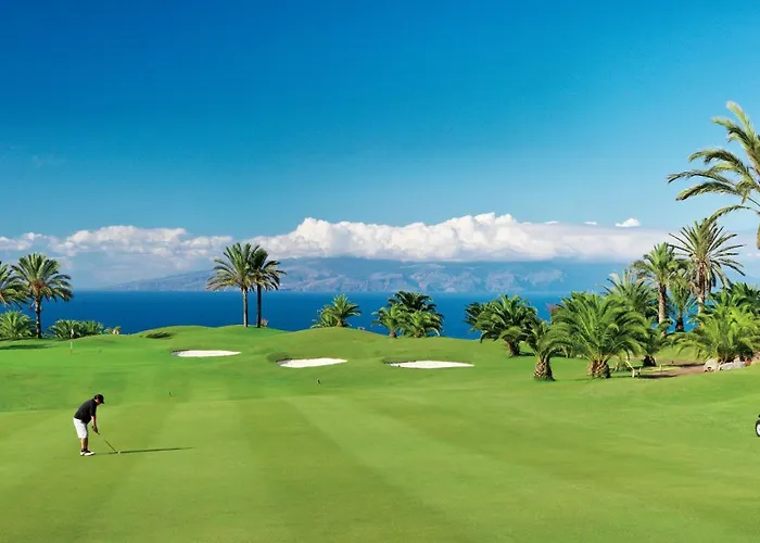 Villa Lovely 6 Bedroom Communal Heated Pool