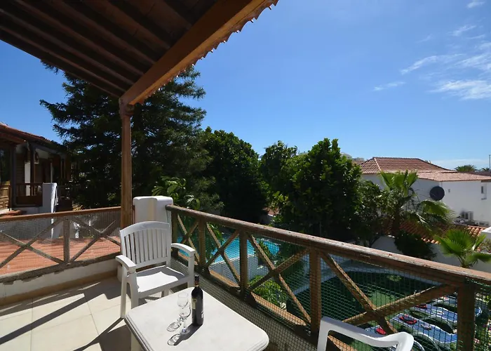 Villa Lovely 6 Bedroom Communal Heated Pool *