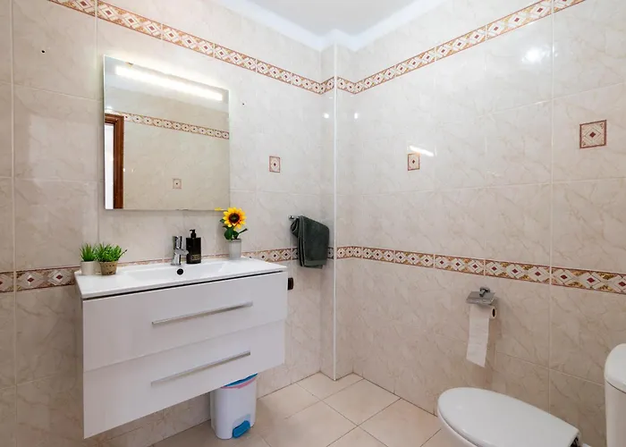 Villa Lovely 6 Bedroom Communal Heated Pool Playa de las Americas (Tenerife)