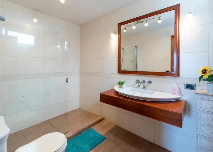 别墅 Lovely 6 Bedroom Communal Heated Pool