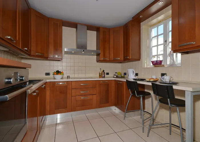 Lovely 6 Bedroom Communal Heated Pool 美洲海滩