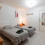 Vilă Lovely 6 Bedroom Communal Heated Pool *
