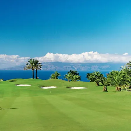 Villa Tricia Lovely 6 Bedroom Communal Heated Pool