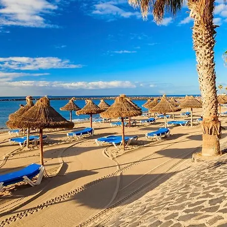 Lovely 6 Bedroom Communal Heated Pool