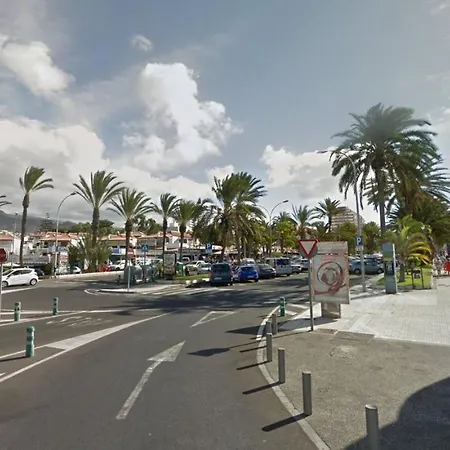 Lovely 6 Bedroom Communal Heated Pool *