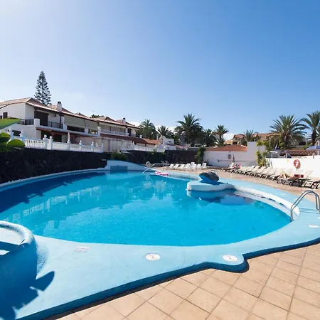 Villa Tricia Lovely 6 Bedroom Communal Heated Pool Playa de las Américas