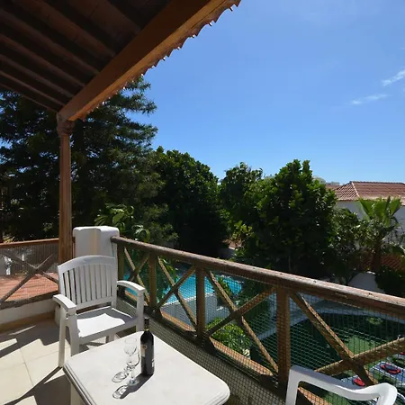 Villa Lovely 6 Bedroom Communal Heated Pool *
