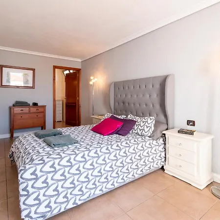 Lovely 6 Bedroom Communal Heated Pool * Playa de las Américas