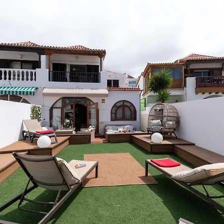 Lovely 6 Bedroom Communal Heated Pool Villa Playa de las Americas (Tenerife)