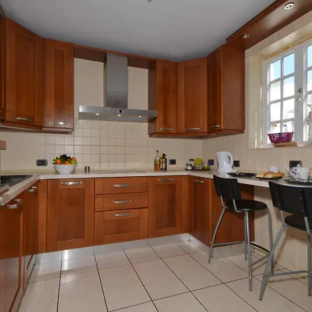 Lovely 6 Bedroom Communal Heated Pool Playa de las Americas (Tenerife)