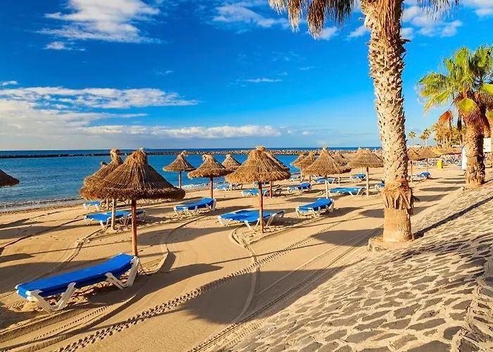 Lovely 6 Bedroom Communal Heated Pool