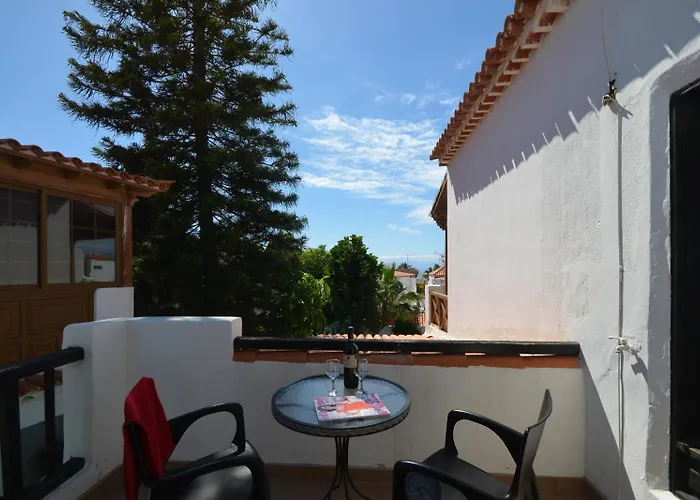 Lovely 6 Bedroom Communal Heated Pool Villa Playa de las Américas