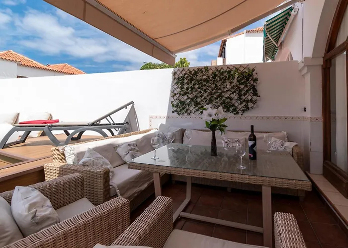 Lovely 6 Bedroom Communal Heated Pool Villa