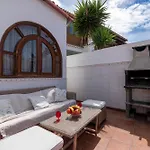 Villa Lovely 6 Bedroom Communal Heated Pool *